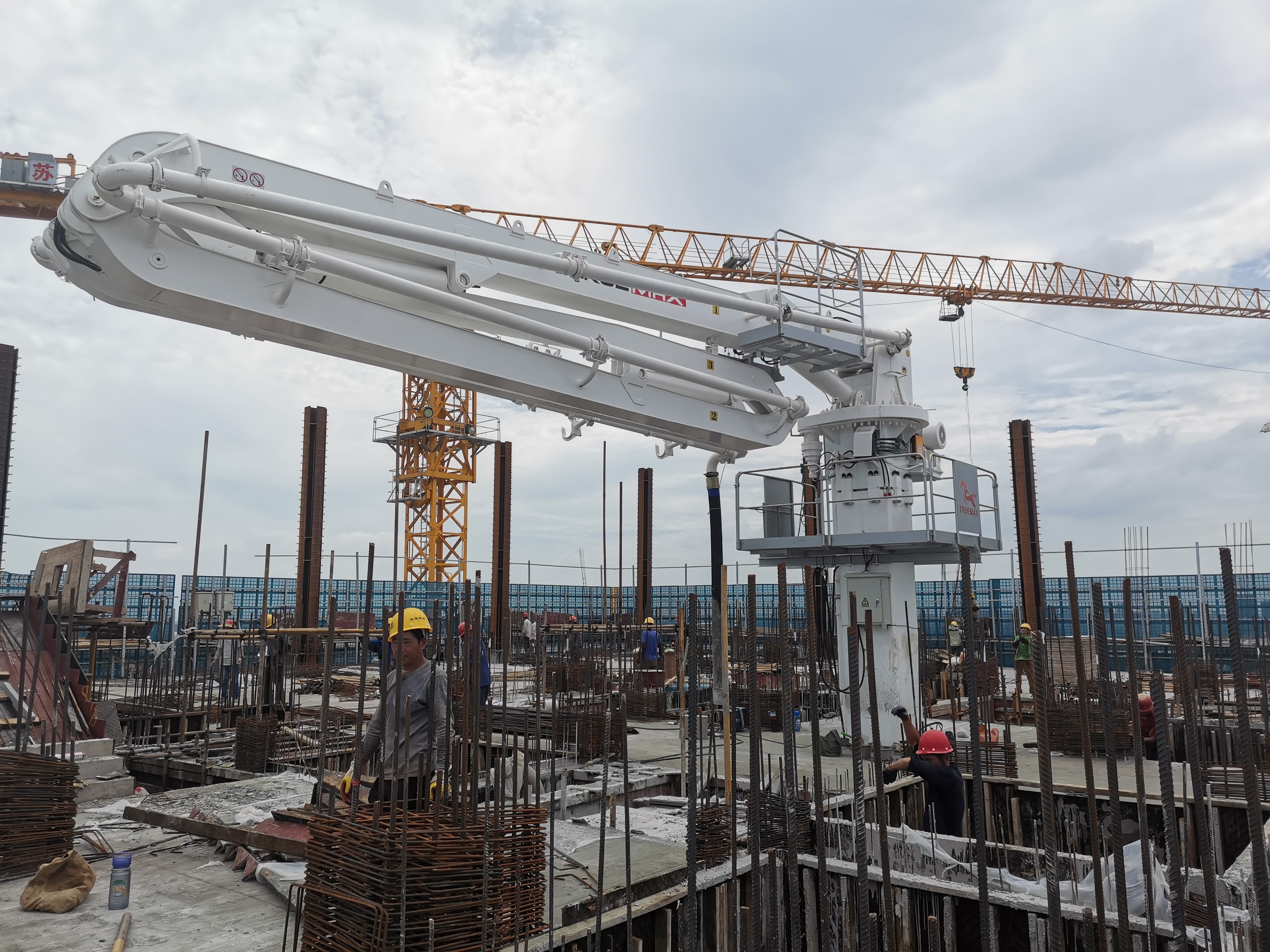 內爬布料機 內爬布料機